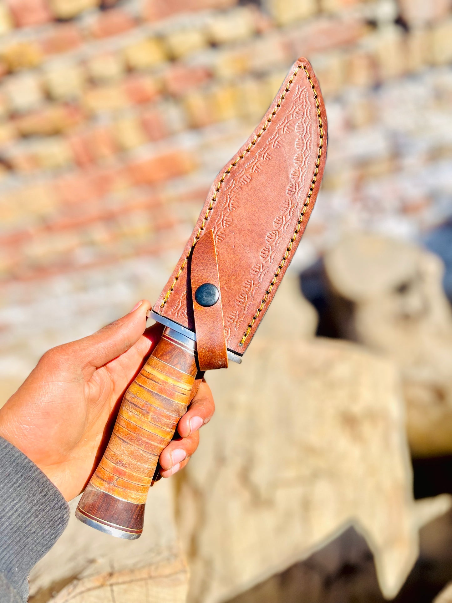 NOORAKI Handmade Hunting Bowie Knife with Leather & Rosewood Handle – D2 Steel Blade, 12 Inches Total Length