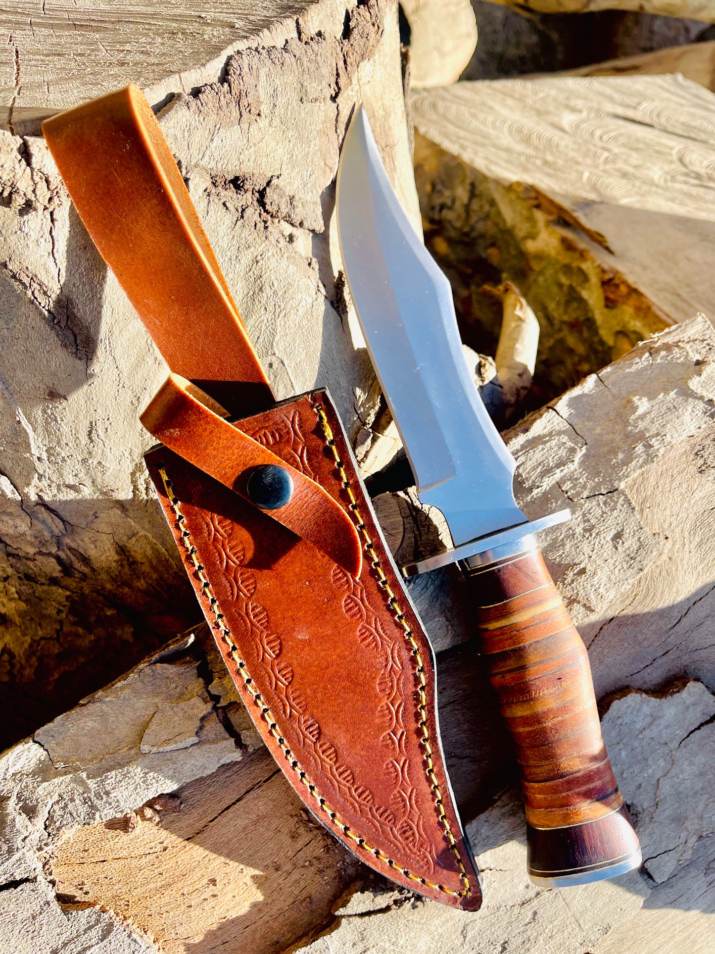 NOORAKI Handmade Hunting Bowie Knife with Leather & Rosewood Handle – D2 Steel Blade, 12 Inches Total Length