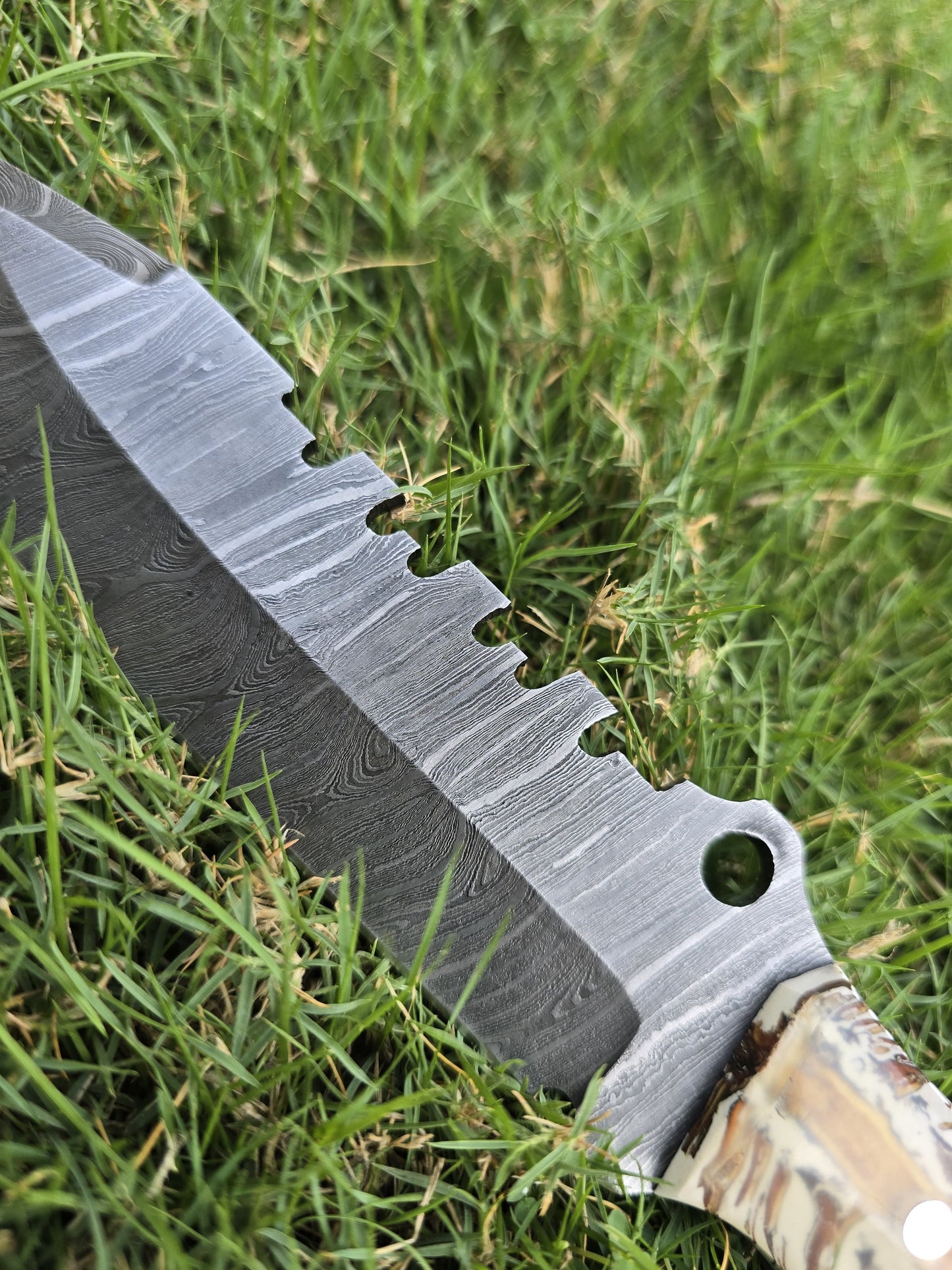 Nooraki - 11″ Damascus Hunting Knife with Sheath | Hand Made Camping Knife - Full Tang Knife - Ideal for Survival,Chopping, Camping, Outdoor Gift for Men |Tactical Knife Pinecone Resin Handle